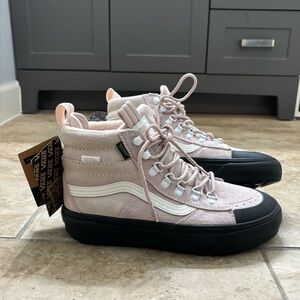 Vans hiking High-Top Sneakers pink size 8